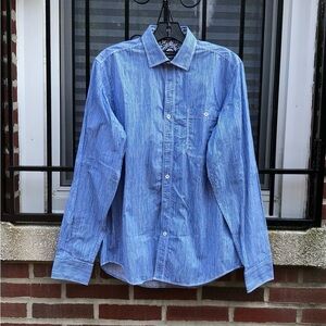 Bugatchi shirt 
Classic Fit Size S
Stripe pattern Cotton Button-Up Shirt. NWOT